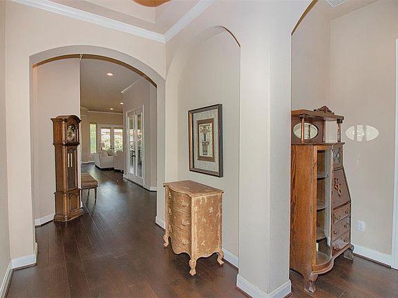3rd image of 704 Victory Terrace Ln