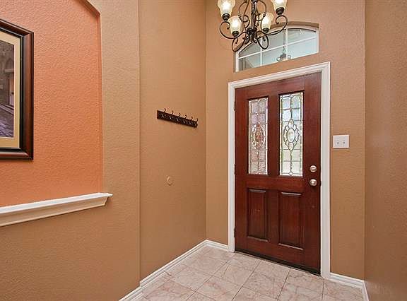 3rd image of 513 Twin Knoll Dr