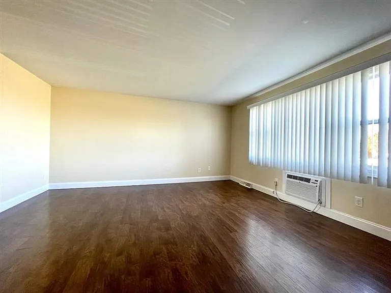 Lake Heights Apartments — Photo 13