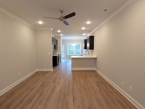 4th image of 308 Bellingham Dr NE #1B