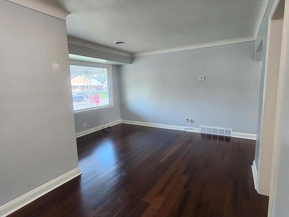 4th image of 17661 Hanna St