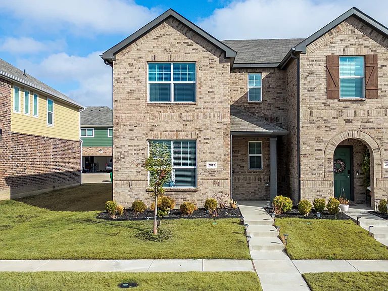 2817 Bellflower Dr — Photo 1