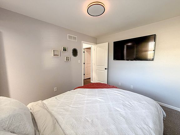 3rd image of 4863 Wilson Dr
