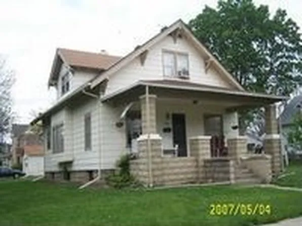 214 Delaware St, Hiawatha, KS 66434