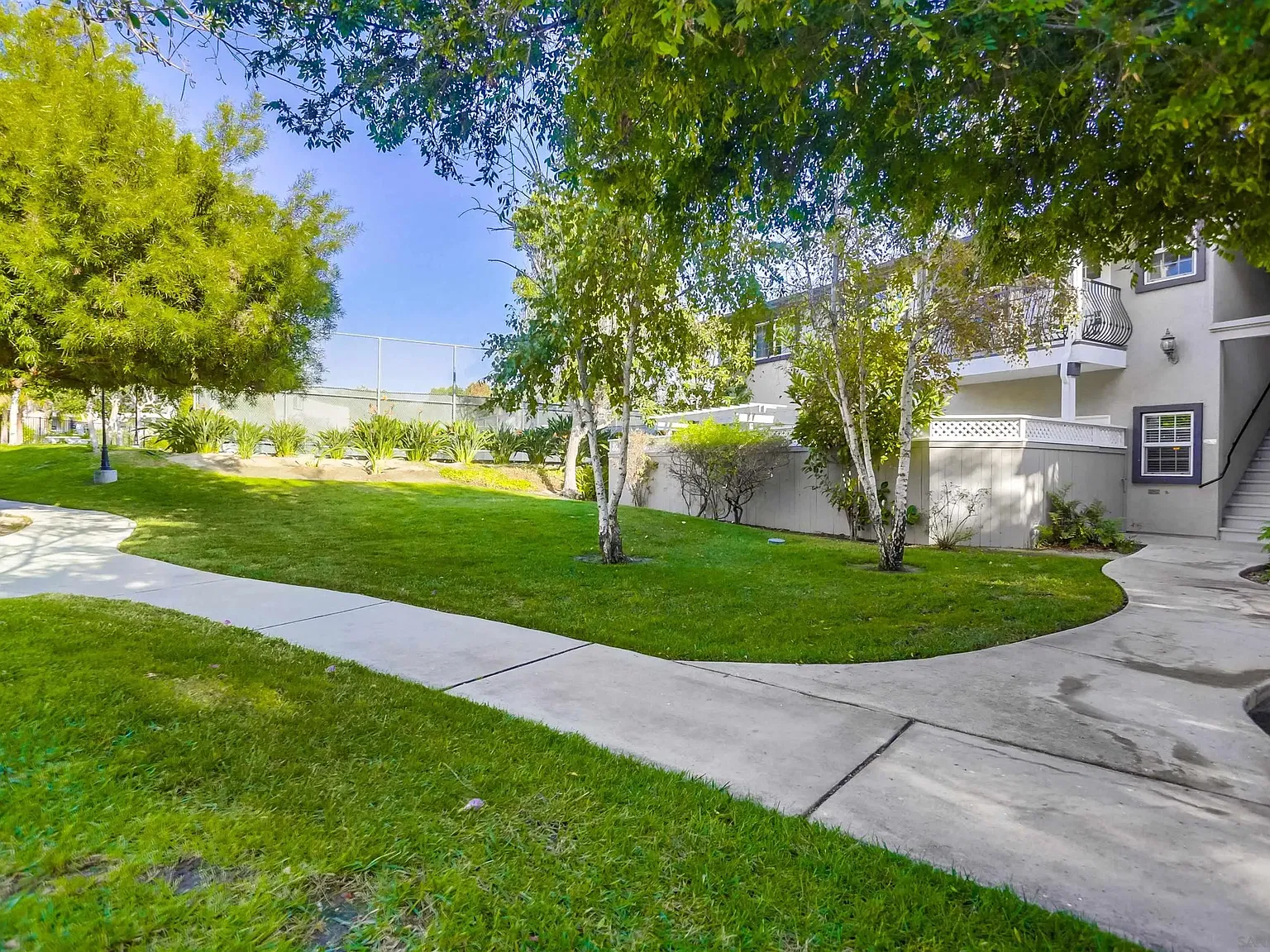 3 bed, 2.0 bath, 1164 sqft, $3,600 — Photo 3