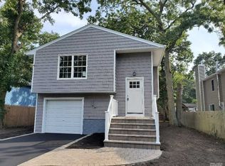 26 Ozark St, Ronkonkoma, NY 11779