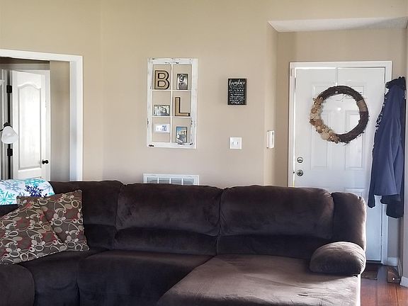 3rd image of 1363 Jenny Ln