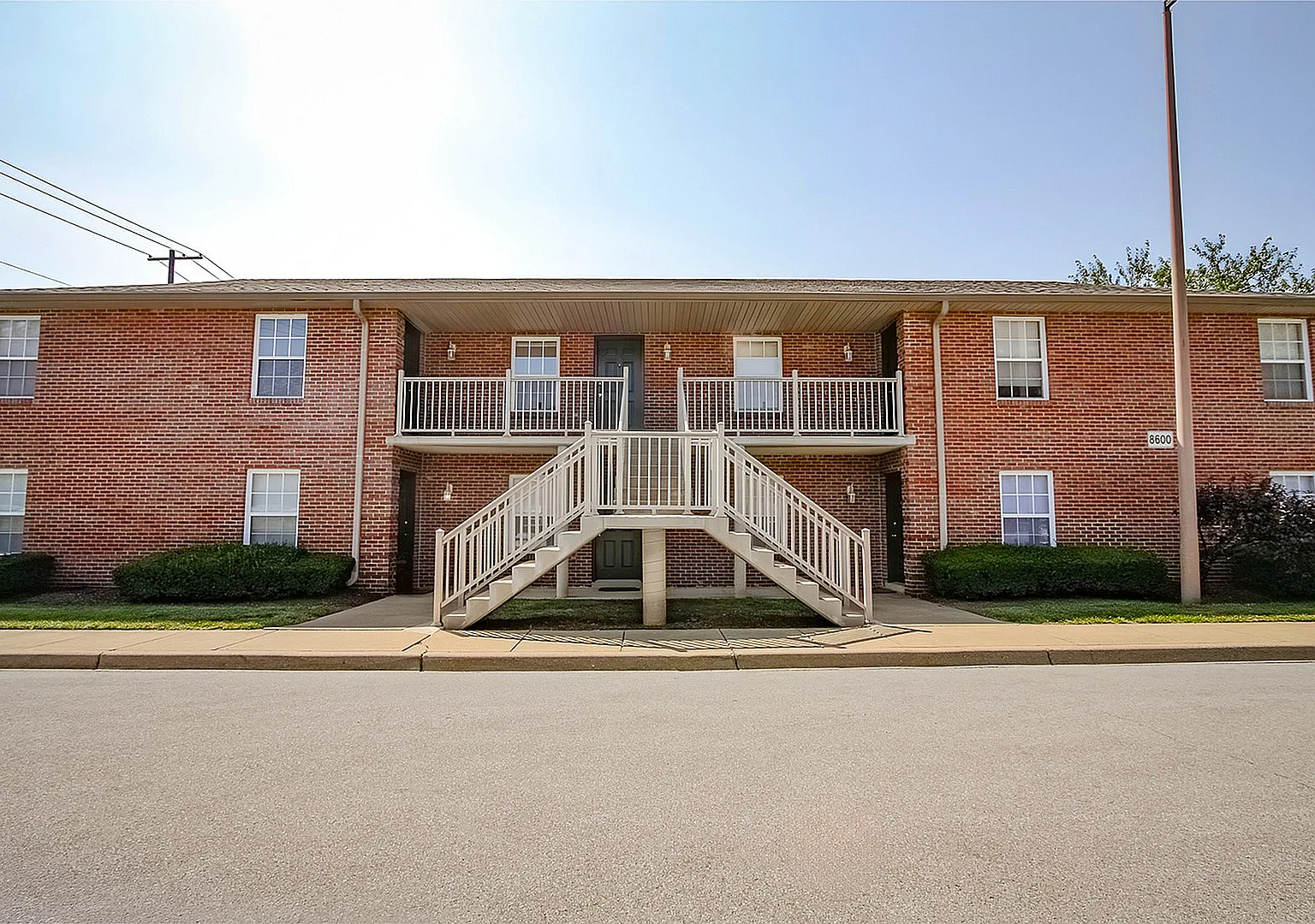 Lyndon Crossings Apartments — Photo 3