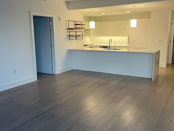 4th image of 9 Avenue At Port Imperial Unit 909