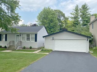 23703 N Cottage Rd, Lake Zurich, IL 60047