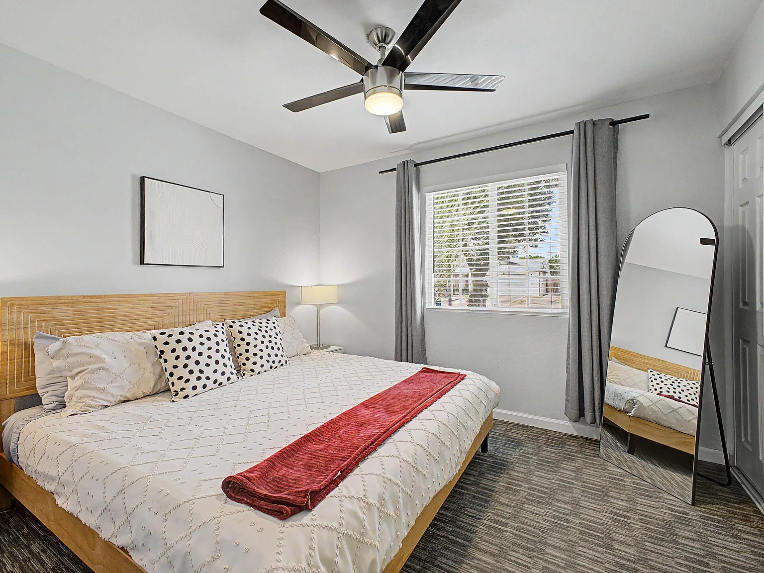 4 bed, 2.0 bath, 1522 sqft, $962 — Photo 1
