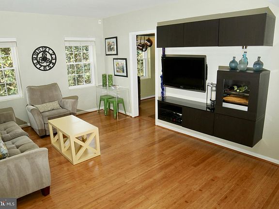 2nd image of 1810 Key Blvd #9469