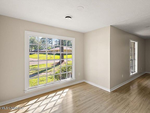 5th image of 3444 Dundee Ln