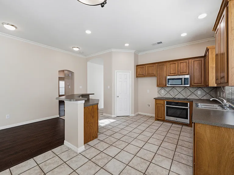 1716 Mapleleaf Falls Dr — Photo 23
