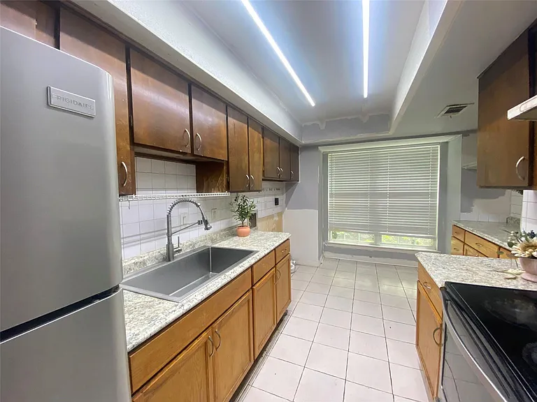 7913 Grove Ridge Dr — Photo 9