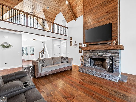 4th image of 131 Woods Rd