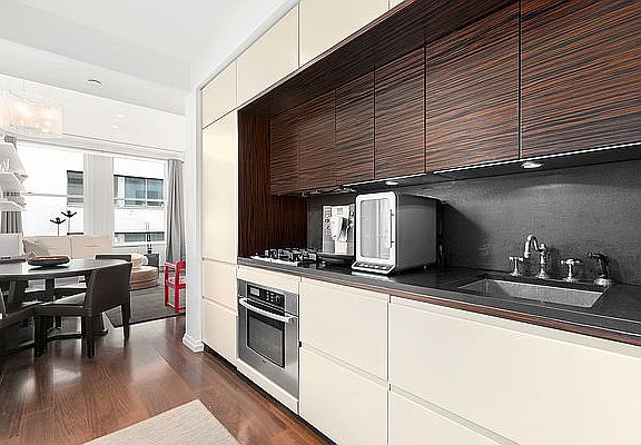 3rd image of 55 Wall St APT 704