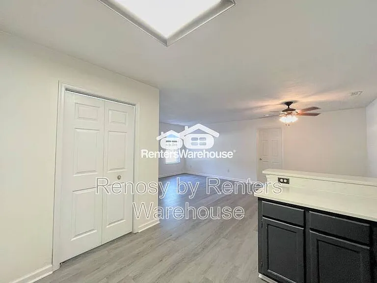 2801 Leeds Ct — Photo 9