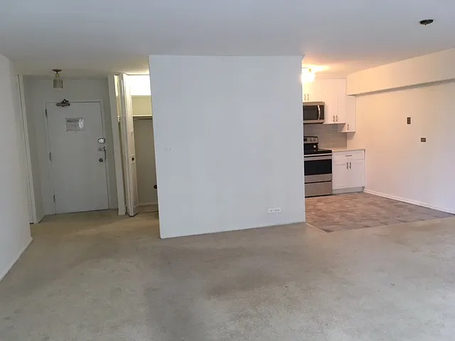 4250 N Marine Dr #329 — Photo 3