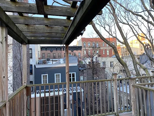 Rented by Double R Ventures LLC | media 98