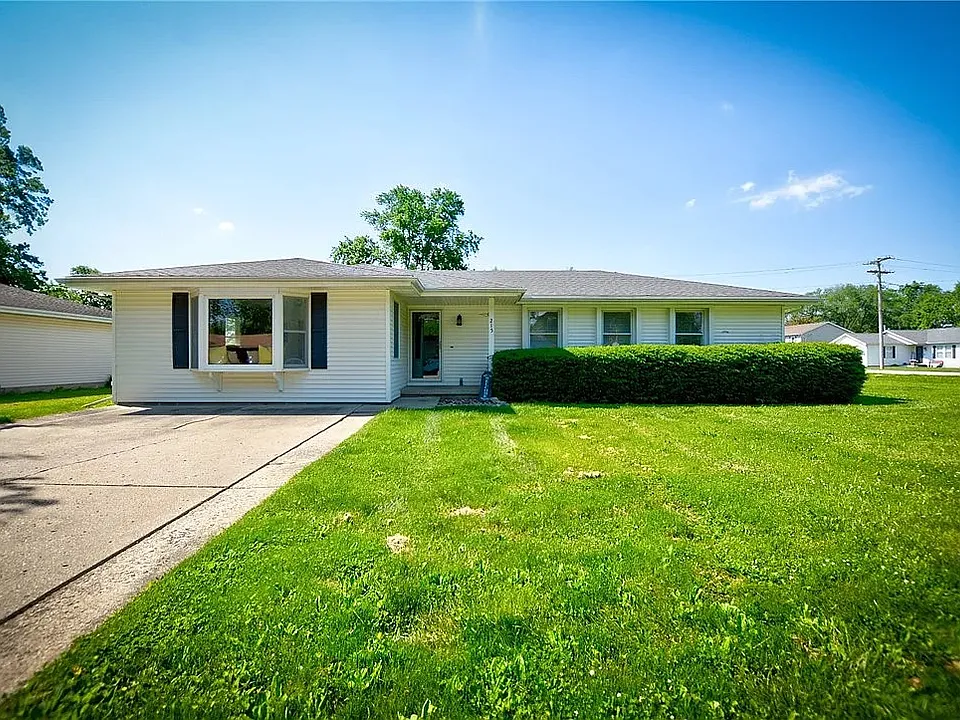 215 Magnolia Dr