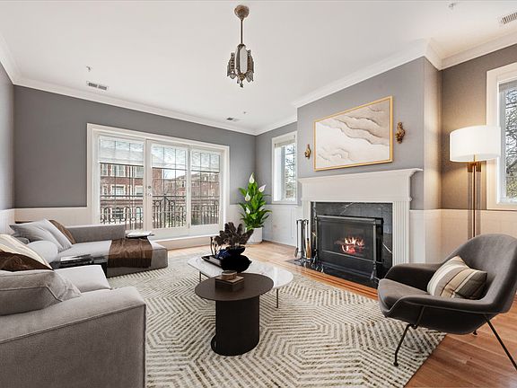 3rd image of 602 Hinman Ave APT 2S