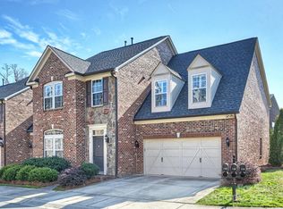 712 English Tudor Ln, Charlotte, NC 28211