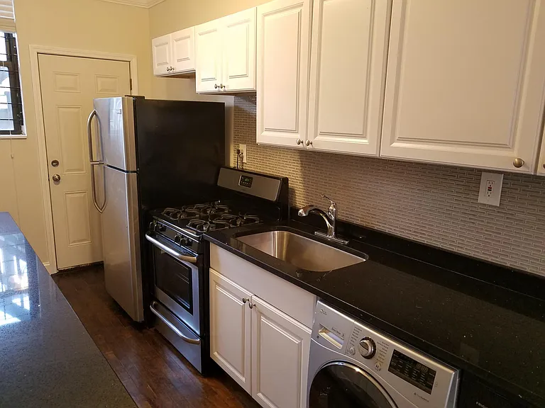 W Cornelia Ave — Photo 4