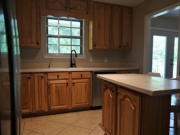 4th image of 148 Janet Dr