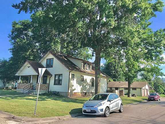 4th image of 212 W Moore Ave