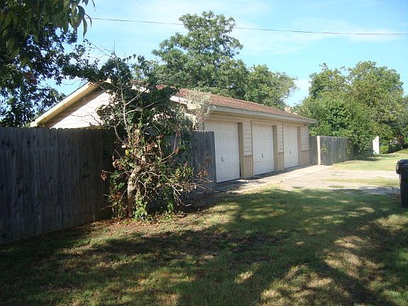 4th image of 1010 N Milam St