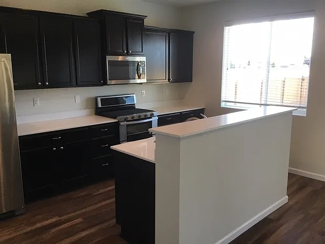 4 bed, 2.5 bath, 2378 sqft, $3,335 — Photo 3