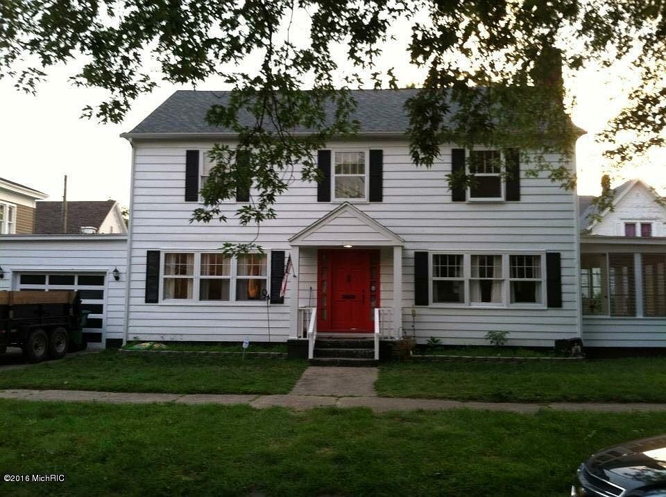 1st image of 207 Center St