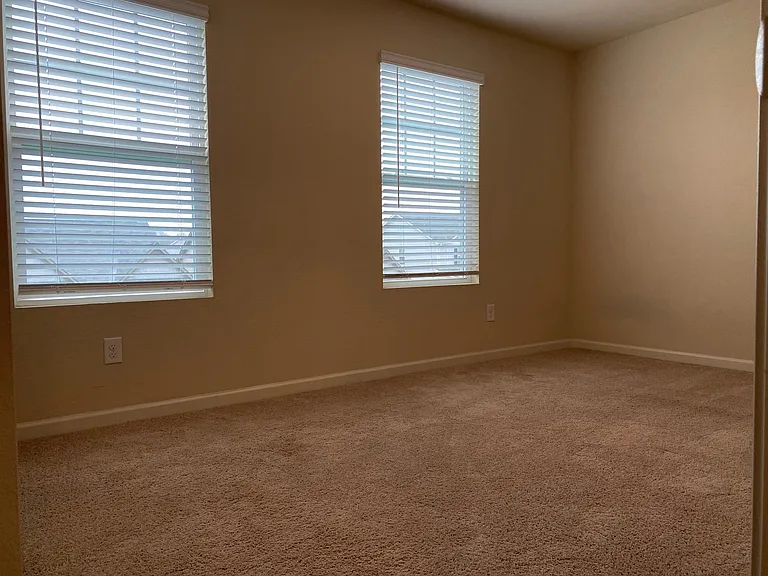 842 Independence Ave — Photo 15