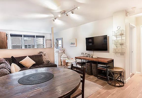 2nd image of 160 E 27th St APT 6B