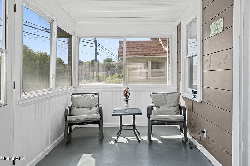 4th image of 370 Princetown Road