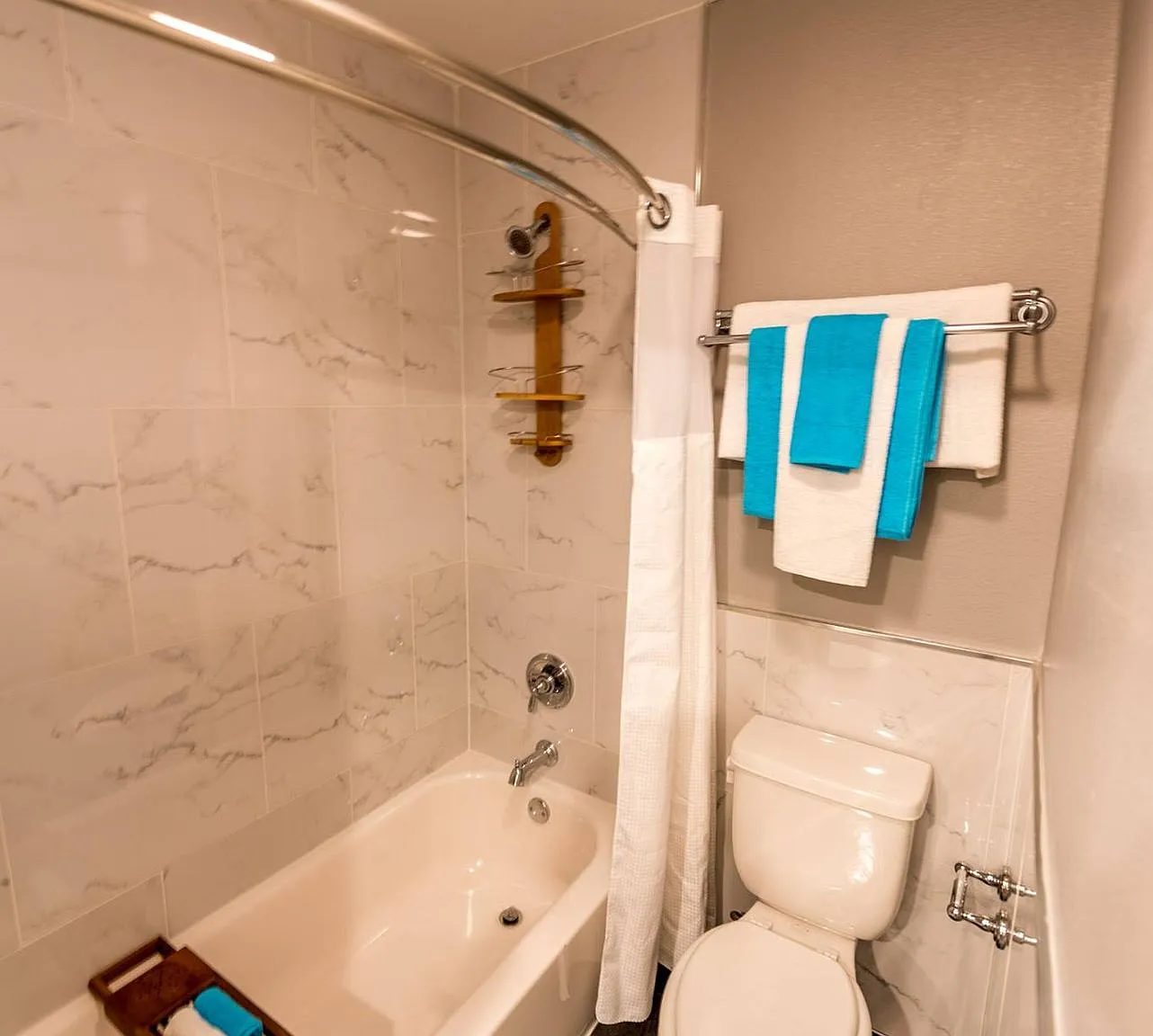 Axiom Apartments — Photo 4