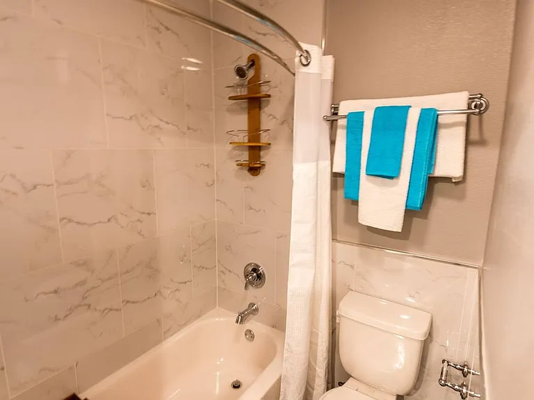 Axiom Apartments — Photo 4