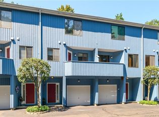 300 Flax Hill Rd APT 14, Norwalk, CT 06854