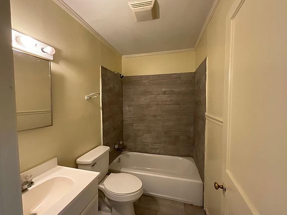 3rd image of 1420 Canal Ave