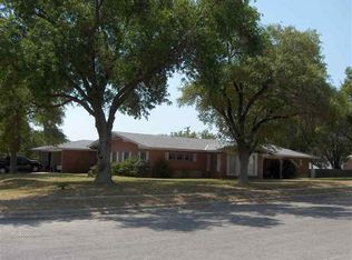 601 S 9th St, Carrizo Springs, TX 78834