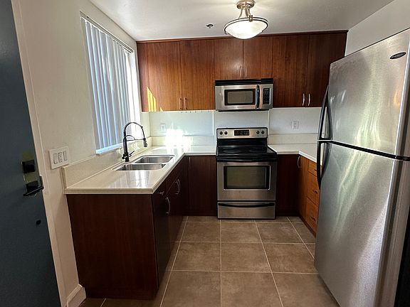 2nd image of 2828 University Ave Unit 506