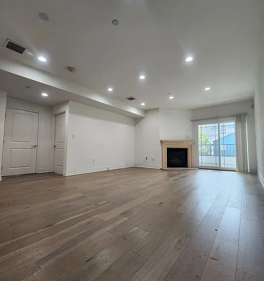 147 S Doheny Dr — Photo 19