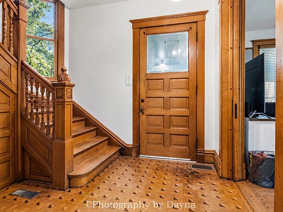 5th image of 111 N Maple St