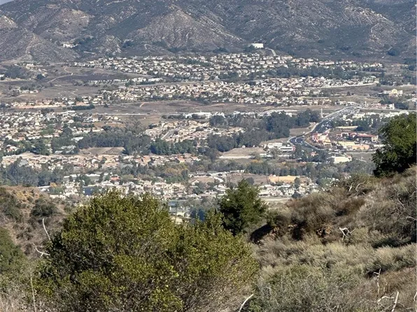 30 Golden Arrow Ct, Murrieta, CA 92562