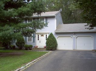 301 Rabbit Run, Riverhead, NY 11901