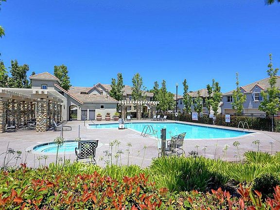 3rd image of 2703 Esplanade Cir #2703