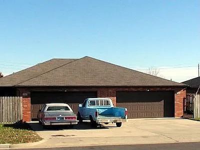 1419 Commercial Dr photo 1