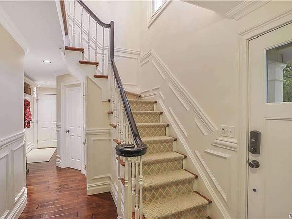 3rd image of 19 Pasture Ln