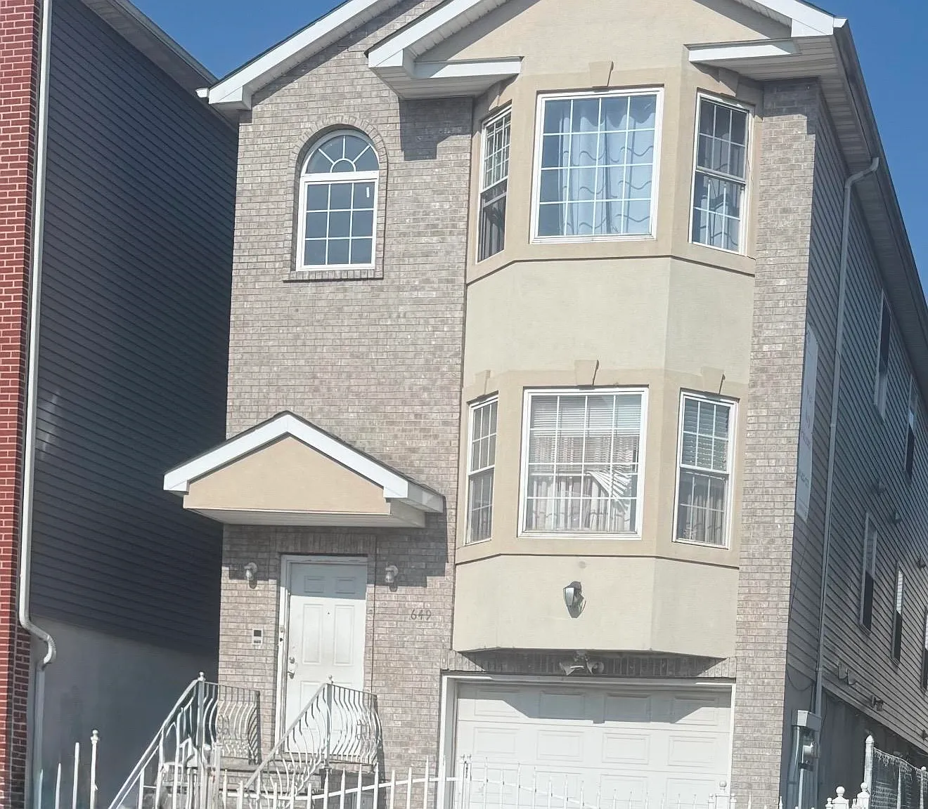 3 bed, 1.0 bath, $2,100 — Photo 1